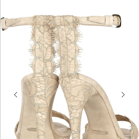 Burberry lace heels - Picture 4 of 5